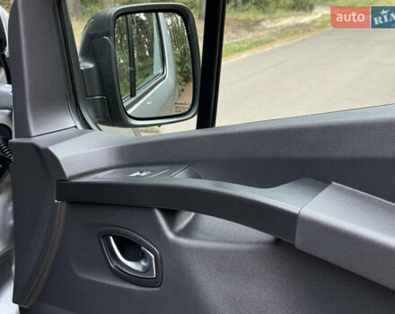 Серый Рено Трафик груз-пасс., объемом двигателя 2 л и пробегом 12 тыс. км за 42800 $, фото 48 на Automoto.ua