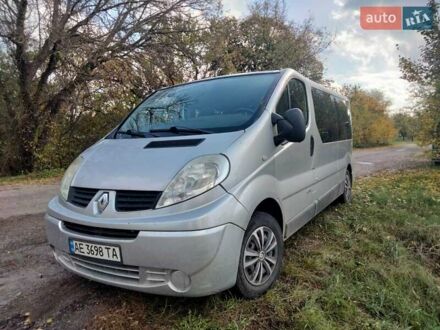 Рено Трафик груз-пасс. 2008 в Днепре (Днепропетровске) на Automoto.ua Серый Рено Трафик груз-пасс., объемом двигателя 2 л и пробегом 303 тыс. км за 9500 $, фото 1 на Automoto.ua