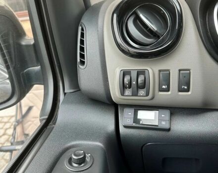 Коричневий Рено Трафік, об'ємом двигуна 1.6 л та пробігом 173 тис. км за 9400 $, фото 19 на Automoto.ua