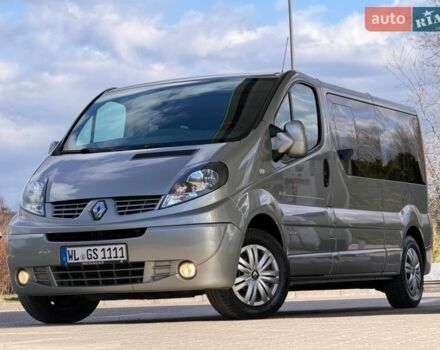 Коричневый Рено Трафик, объемом двигателя 2 л и пробегом 235 тыс. км за 17299 $, фото 1 на Automoto.ua