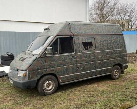 Червоний Рено Трафік, об'ємом двигуна 2.16 л та пробігом 300 тис. км за 2800 $, фото 1 на Automoto.ua