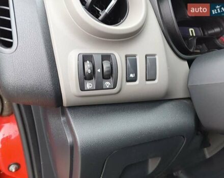 Красный Рено Трафик, объемом двигателя 1.6 л и пробегом 235 тыс. км за 14150 $, фото 16 на Automoto.ua