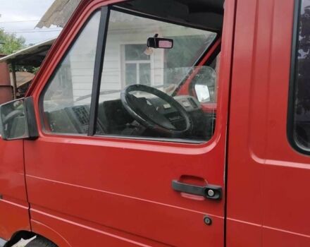 Красный Рено Трафик, объемом двигателя 0 л и пробегом 600 тыс. км за 1910 $, фото 4 на Automoto.ua