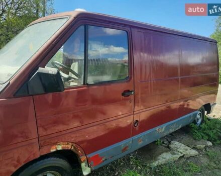 Красный Рено Трафик, объемом двигателя 2.5 л и пробегом 300 тыс. км за 950 $, фото 4 на Automoto.ua