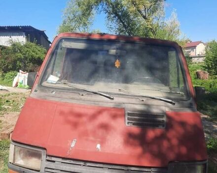 Красный Рено Трафик, объемом двигателя 2.5 л и пробегом 300 тыс. км за 950 $, фото 6 на Automoto.ua