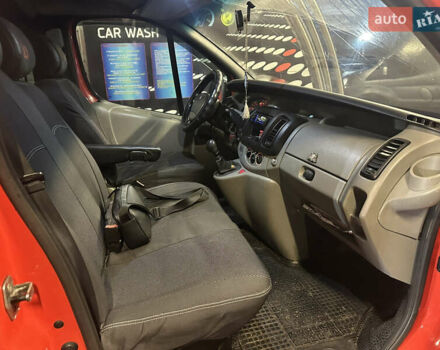 Красный Рено Трафик, объемом двигателя 1.87 л и пробегом 367 тыс. км за 7500 $, фото 8 на Automoto.ua