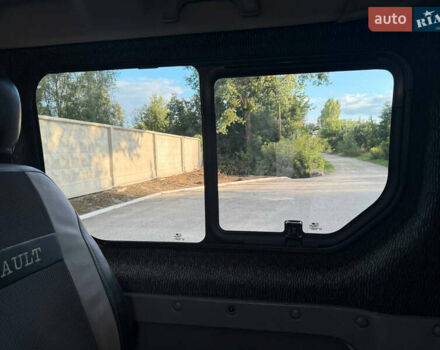 Красный Рено Трафик, объемом двигателя 1.87 л и пробегом 400 тыс. км за 6000 $, фото 19 на Automoto.ua