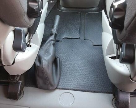 Красный Рено Трафик, объемом двигателя 2 л и пробегом 269 тыс. км за 11700 $, фото 76 на Automoto.ua