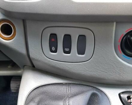 Рено Трафик 2010 в Полтаве на Automoto.ua Красный Рено Трафик, объемом двигателя 2 л и пробегом 269 тыс. км за 10950 $, фото 61 на Automoto.ua