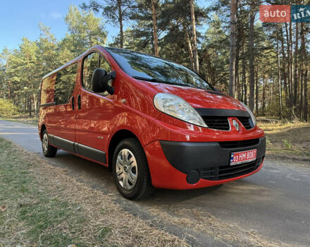 Красный Рено Трафик, объемом двигателя 2 л и пробегом 280 тыс. км за 14800 $, фото 2 на Automoto.ua