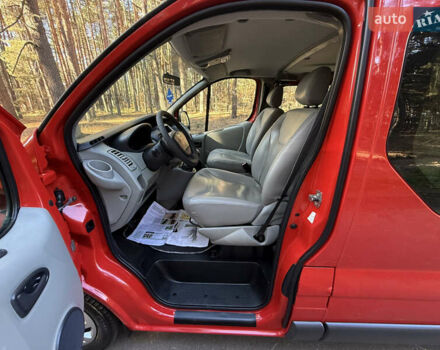 Красный Рено Трафик, объемом двигателя 2 л и пробегом 280 тыс. км за 14800 $, фото 37 на Automoto.ua