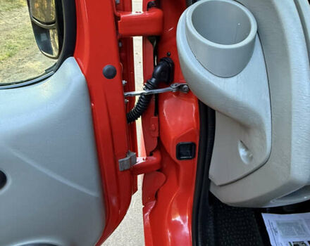 Красный Рено Трафик, объемом двигателя 2 л и пробегом 280 тыс. км за 14800 $, фото 35 на Automoto.ua