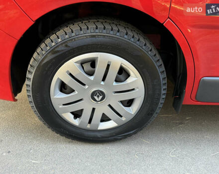 Красный Рено Трафик, объемом двигателя 2 л и пробегом 280 тыс. км за 14800 $, фото 20 на Automoto.ua