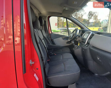 Красный Рено Трафик, объемом двигателя 1.6 л и пробегом 140 тыс. км за 13999 $, фото 19 на Automoto.ua