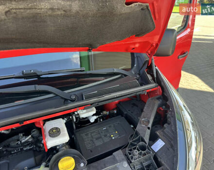 Красный Рено Трафик, объемом двигателя 1.6 л и пробегом 140 тыс. км за 13999 $, фото 32 на Automoto.ua