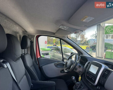 Красный Рено Трафик, объемом двигателя 1.6 л и пробегом 140 тыс. км за 13999 $, фото 23 на Automoto.ua