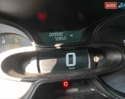 Красный Рено Трафик, объемом двигателя 1.6 л и пробегом 209 тыс. км за 14990 $, фото 6 на Automoto.ua