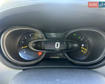 Красный Рено Трафик, объемом двигателя 1.6 л и пробегом 140 тыс. км за 13999 $, фото 33 на Automoto.ua