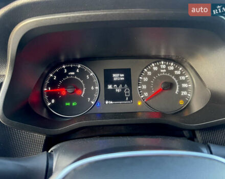 Красный Рено Трафик, объемом двигателя 2 л и пробегом 31 тыс. км за 23999 $, фото 14 на Automoto.ua