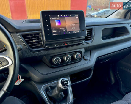 Красный Рено Трафик, объемом двигателя 2 л и пробегом 31 тыс. км за 23999 $, фото 15 на Automoto.ua