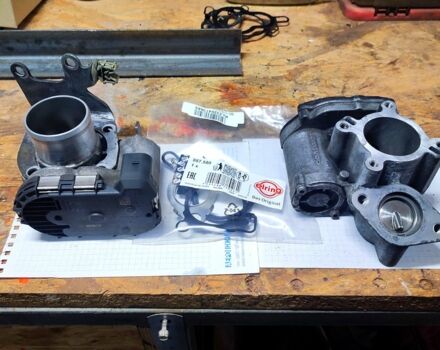 Рено Трафік 2010 у Харкові на Automoto.ua Червоний Рено Трафік, об'ємом двигуна 2 л та пробігом 230 тис. км за 9000 $, фото 4 на Automoto.ua