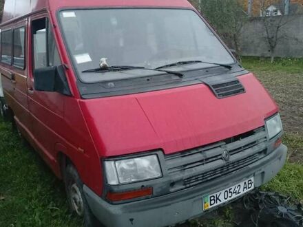 Красный Рено Трафик, объемом двигателя 1.65 л и пробегом 300 тыс. км за 1700 $, фото 1 на Automoto.ua