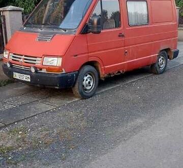 Красный Рено Трафик, объемом двигателя 1.9 л и пробегом 250 тыс. км за 1800 $, фото 1 на Automoto.ua