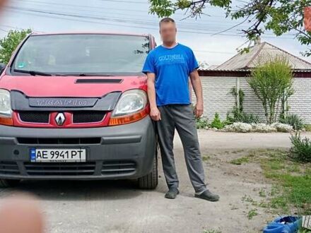 Рено Трафик 2003 в Днепре (Днепропетровске) на Automoto.ua Красный Рено Трафик, объемом двигателя 1.9 л и пробегом 390 тыс. км за 6700 $, фото 1 на Automoto.ua