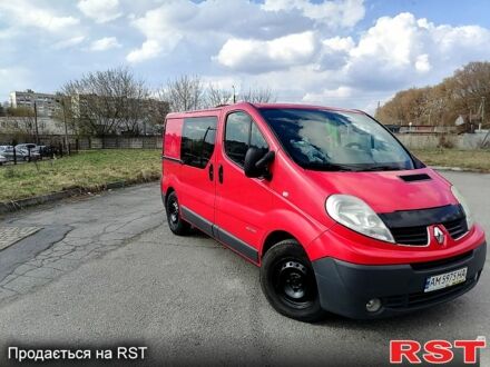 Красный Рено Трафик, объемом двигателя 2.5 л и пробегом 402 тыс. км за 9000 $, фото 1 на Automoto.ua