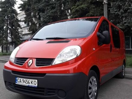 Червоний Рено Трафік, об'ємом двигуна 2 л та пробігом 221 тис. км за 13700 $, фото 1 на Automoto.ua