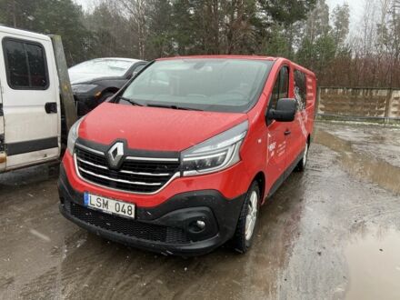 Красный Рено Трафик, объемом двигателя 2 л и пробегом 185 тыс. км за 17950 $, фото 1 на Automoto.ua