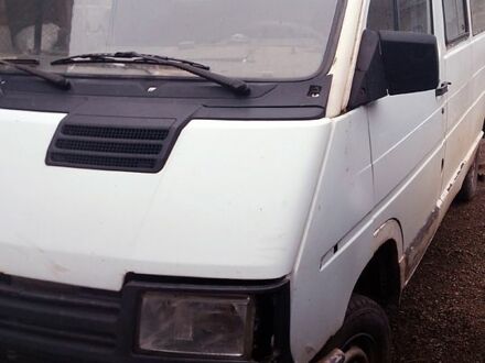 Рено Трафик, объемом двигателя 2.1 л и пробегом 0 тыс. км за 590 $, фото 1 на Automoto.ua