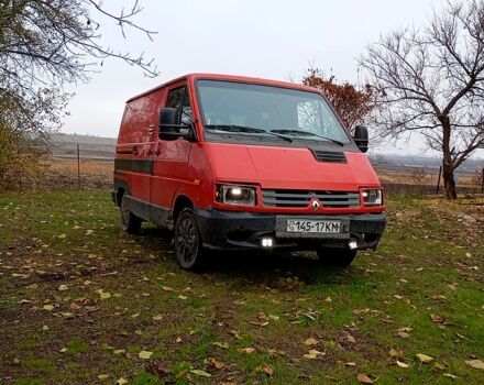 Рено Трафик, объемом двигателя 2.1 л и пробегом 250 тыс. км за 1200 $, фото 1 на Automoto.ua