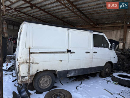 Рено Трафик, объемом двигателя 0 л и пробегом 300 тыс. км за 1700 $, фото 1 на Automoto.ua