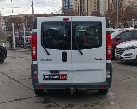 Белый Рено Трафик пасс., объемом двигателя 2.5 л и пробегом 247 тыс. км за 10990 $, фото 4 на Automoto.ua