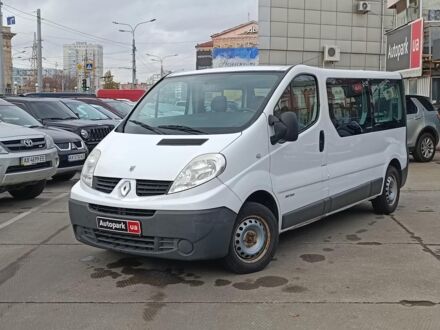Рено Трафик пасс. 2009 в Харькове на Automoto.ua Белый Рено Трафик пасс., объемом двигателя 2.5 л и пробегом 247 тыс. км за 10990 $, фото 1 на Automoto.ua