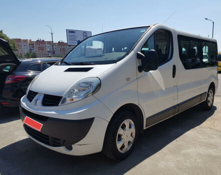 Белый Рено Трафик пасс., объемом двигателя 2 л и пробегом 120 тыс. км за 12900 $, фото 1 на Automoto.ua