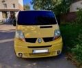 Желтый Рено Трафик, объемом двигателя 2 л и пробегом 430 тыс. км за 10500 $, фото 1 на Automoto.ua