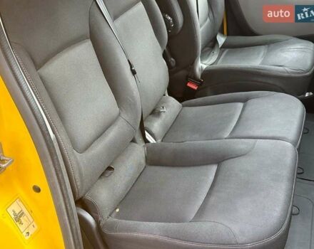 Желтый Рено Трафик, объемом двигателя 1.6 л и пробегом 170 тыс. км за 12990 $, фото 19 на Automoto.ua