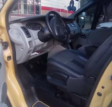 Желтый Рено Трафик, объемом двигателя 1.9 л и пробегом 415 тыс. км за 8900 $, фото 1 на Automoto.ua