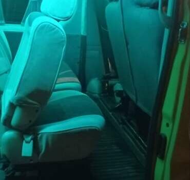 Желтый Рено Трафик, объемом двигателя 1.9 л и пробегом 415 тыс. км за 8900 $, фото 6 на Automoto.ua