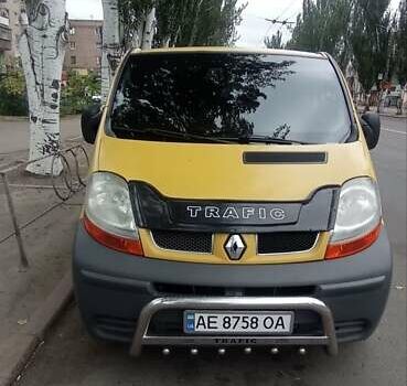 Желтый Рено Трафик, объемом двигателя 1.9 л и пробегом 401 тыс. км за 7900 $, фото 4 на Automoto.ua