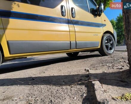 Желтый Рено Трафик, объемом двигателя 2.5 л и пробегом 332 тыс. км за 9800 $, фото 5 на Automoto.ua