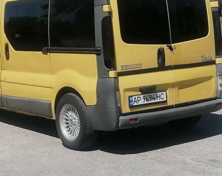 Желтый Рено Трафик, объемом двигателя 1.9 л и пробегом 350 тыс. км за 10000 $, фото 4 на Automoto.ua