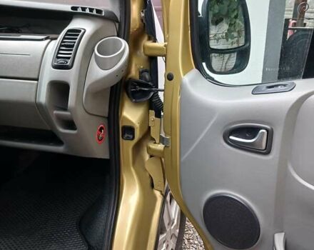 Жовтий Рено Трафік, об'ємом двигуна 1.9 л та пробігом 300 тис. км за 9900 $, фото 8 на Automoto.ua