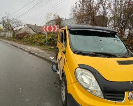 Желтый Рено Трафик, объемом двигателя 1.9 л и пробегом 300 тыс. км за 4000 $, фото 2 на Automoto.ua