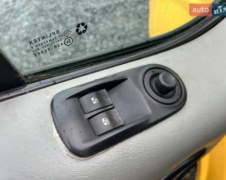 Желтый Рено Трафик, объемом двигателя 2 л и пробегом 187 тыс. км за 8990 $, фото 15 на Automoto.ua