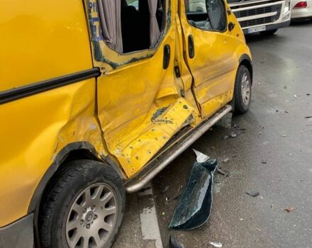 Желтый Рено Трафик, объемом двигателя 1.9 л и пробегом 300 тыс. км за 4000 $, фото 7 на Automoto.ua