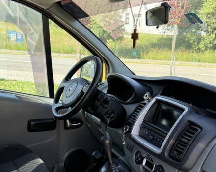 Желтый Рено Трафик, объемом двигателя 2 л и пробегом 350 тыс. км за 13000 $, фото 9 на Automoto.ua