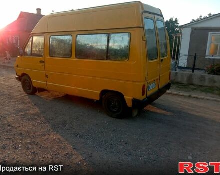 Желтый Рено Трафик, объемом двигателя 1.7 л и пробегом 303 тыс. км за 1400 $, фото 3 на Automoto.ua